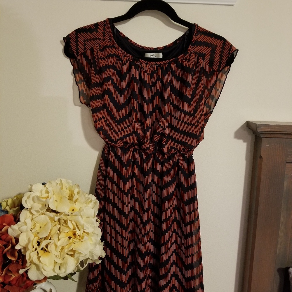 Sweet storm size small orange and navy dress.